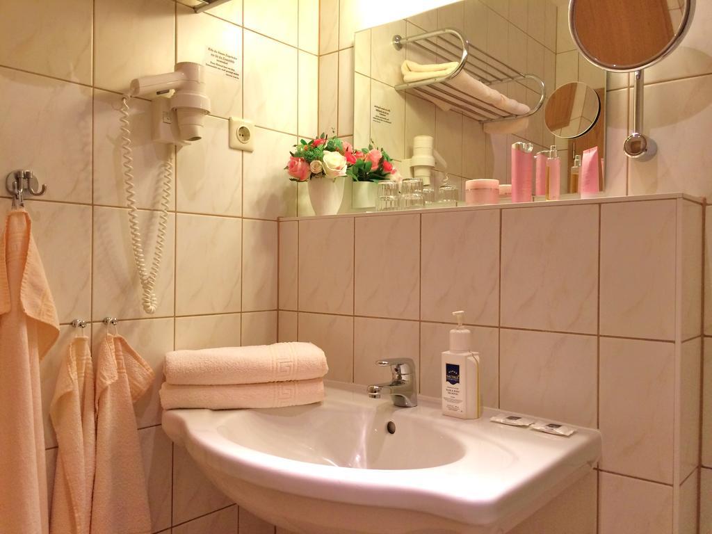 Landhaus Mueritzgarten Hotel Garni Robel Bagian luar foto