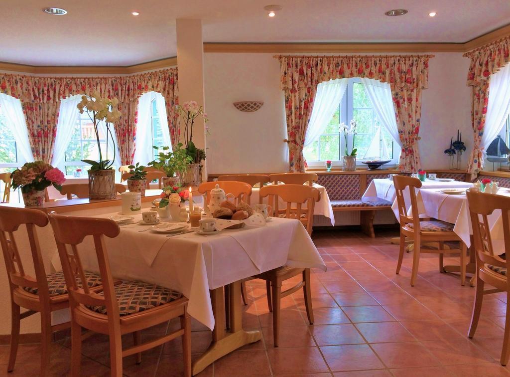 Landhaus Mueritzgarten Hotel Garni Robel Bagian luar foto