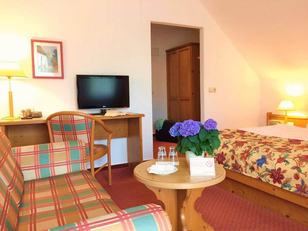 Landhaus Mueritzgarten Hotel Garni Robel Bagian luar foto