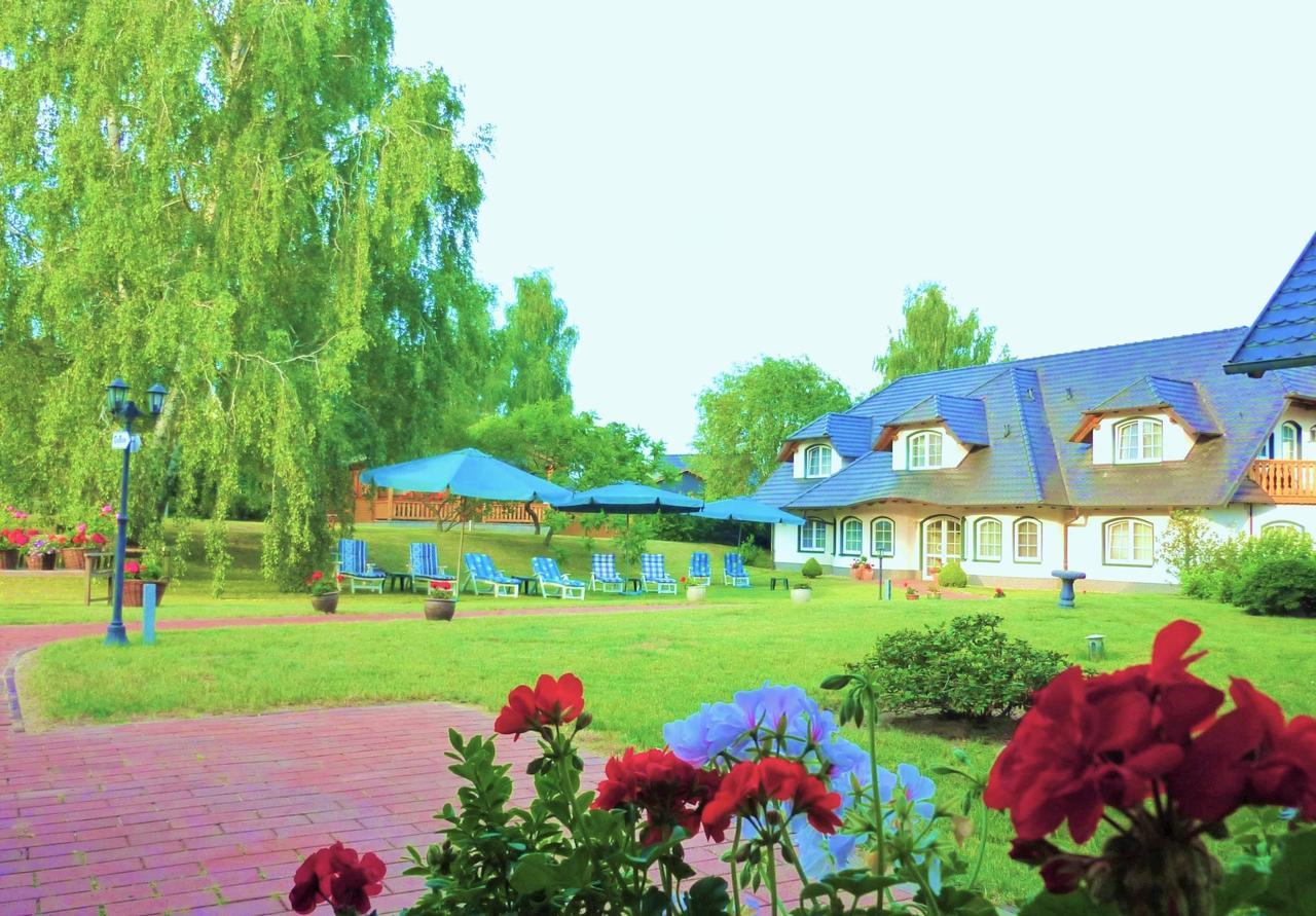 Landhaus Mueritzgarten Hotel Garni Robel Bagian luar foto