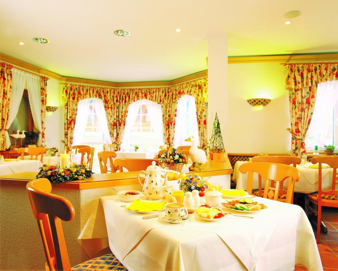 Landhaus Mueritzgarten Hotel Garni Robel Bagian luar foto